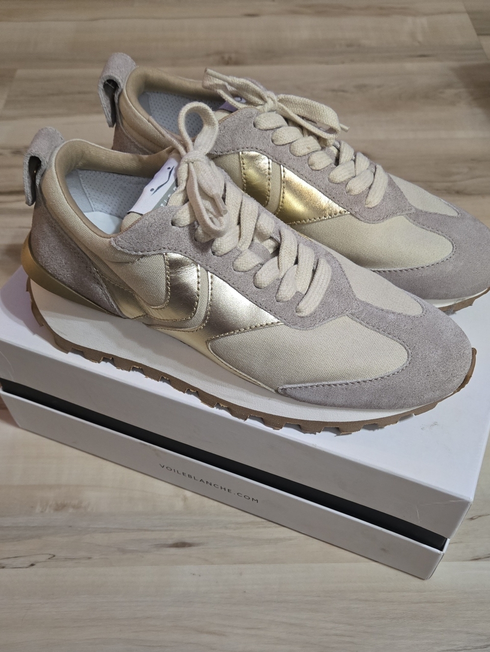 Voile Blanche Beige and Gold Lace-Up Sneakers